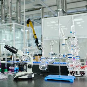 الجامعة ومختبرات الأبحاث