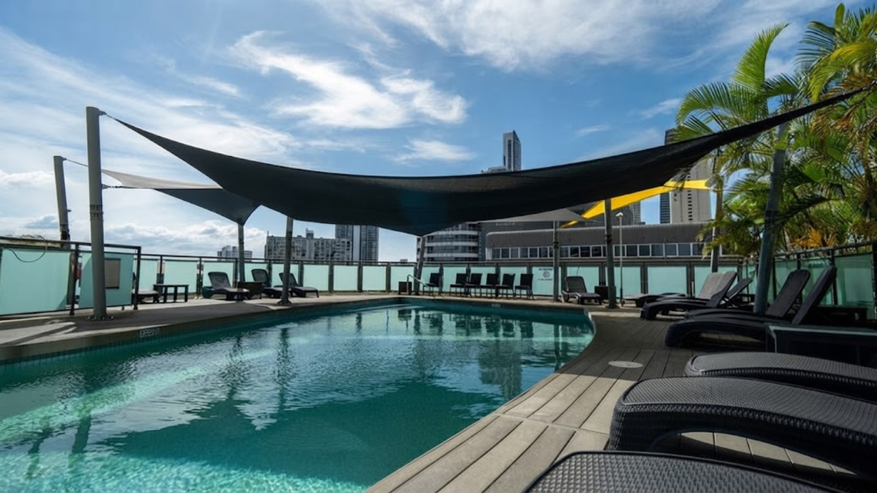 Làm mát bể bơi của Câu lạc bộ Bơi lội Gold Coast ở Úc.